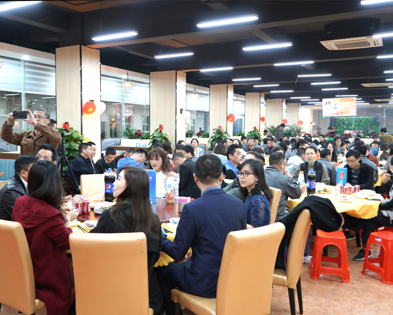 凯发k8国际公司年会.jpg